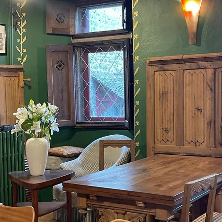 Le Manoir Des Remparts De * بيس إيه سانت أناستيز